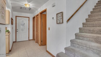 6109 Sequoia Foyer