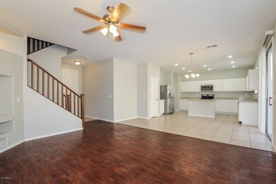 001-photo-living-room-6360087