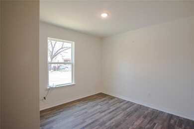 808 Poplar St, Bonham, TX 75418 - photo 7