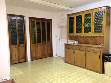 6 dine hutch