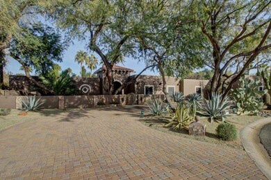 Circular drive w/brick pavers
