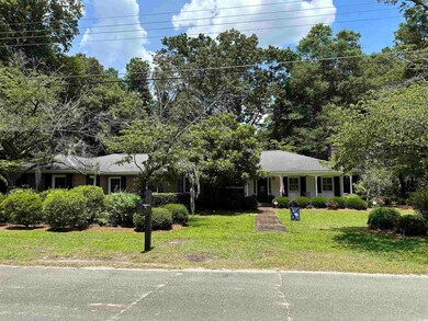 307 Logan St, Kingstree, SC 29556 - photo 2