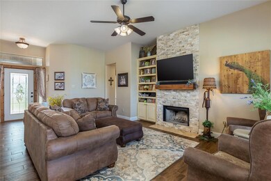 219 E Arbor Ct, Springtown, TX 76082 - photo 7