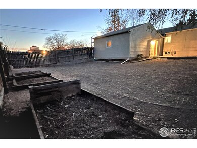 Large space with planters to make your own!