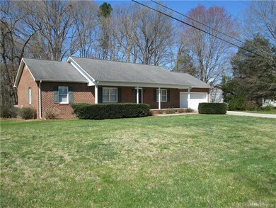 303 Camelot Dr, Statesville, NC 28625 - photo 2