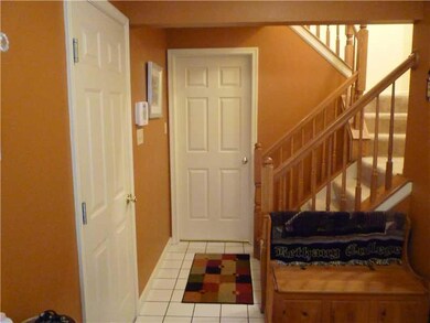 Entry/Foyer.