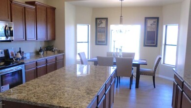 2331 HUGE KITCHEN