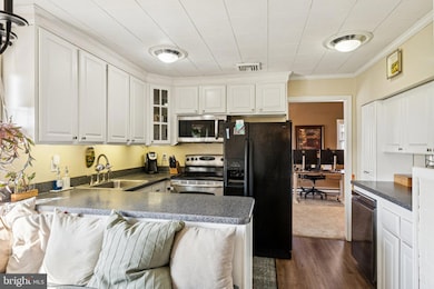 11 Stream Ln, Levittown, PA 19055 - photo 5