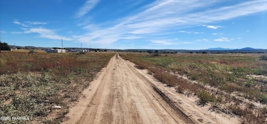 475 W Guymas Trail, Paulden, AZ 86334 - photo 2