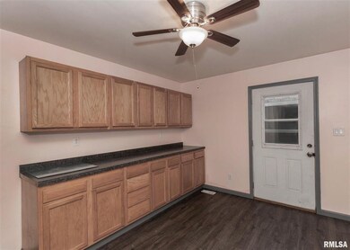 1828 W 6th St, Davenport, IA 52802 - photo 7
