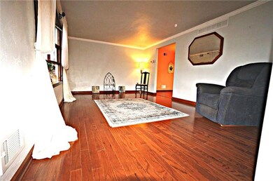 look at those beautiful floors....crown mold...nat