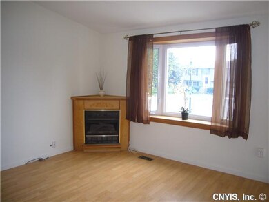 Living Room Corner gas fireplace in Livingroom