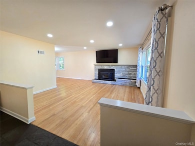 49 Colburn Dr, Poughkeepsie, NY 12603 - photo 3