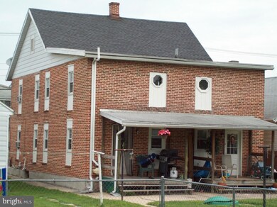 322 E Mckinley St, Chambersburg, PA 17201 - photo 2