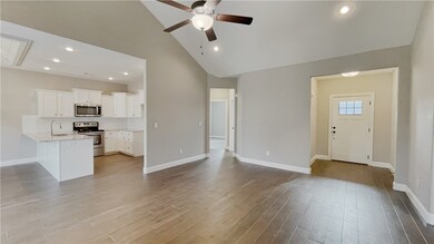 461 Captain Hopkins St, Prairie Grove, AR 72753 - photo 4