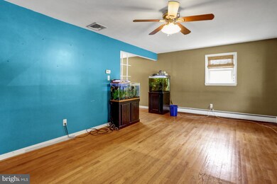 209 W 39th St, Reading, PA 19606 - photo 4