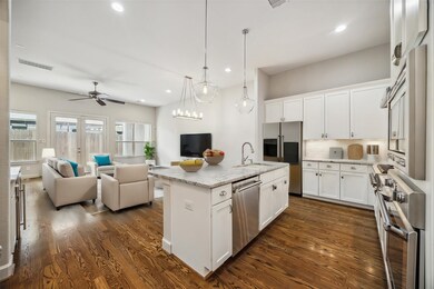 905 Judiway St, Houston, TX 77018 - photo 3