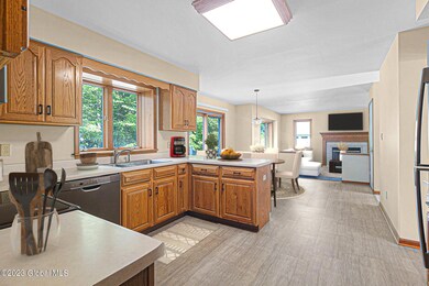 1693953400207440870_loungediningkitchen_
