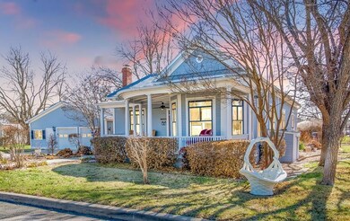 111 W Hackberry St, Fredericksburg, TX 78624 - photo 3