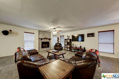 1402 Shannon Cir, New Braunfels, TX 78130 - photo 3