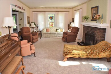 215 Rice St, Elmore, OH 43416 - photo 3