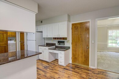 8110 Westgate Dr, Lenexa, KS 66215 - photo 6