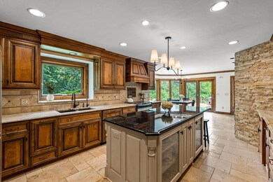 Dining Area & Kitchen