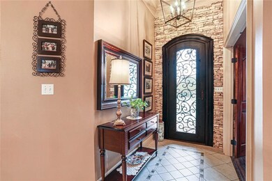 Extraordinary entrance foyer with stone finish, be