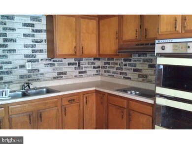 22 E Poplar St, Shenandoah, PA 17976 - photo 2