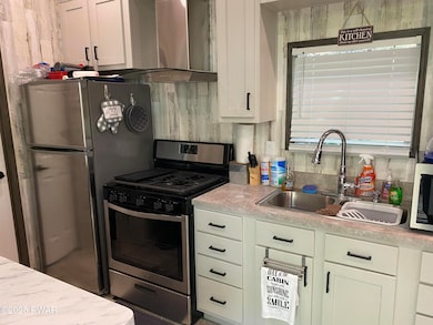 109 Walnut St, Shohola, PA 18458 - photo 7