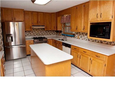 1306 Alethea Dr, Hixson, TN 37343 - photo 5