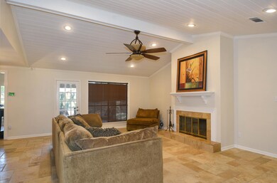 6_Living Room