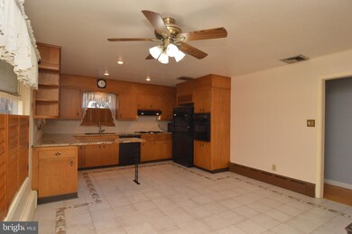 2010 Hill Rd, Reading, PA 19602 - photo 7