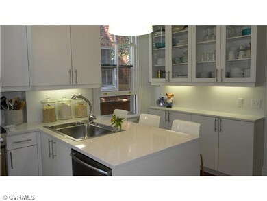 Kitchen - Tons of cabinets