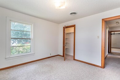 1711 E Garnett St, Gainesville, TX 76240 - photo 7