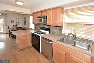 25 W Taylor Run Pkwy, Alexandria, VA 22314 - photo 6