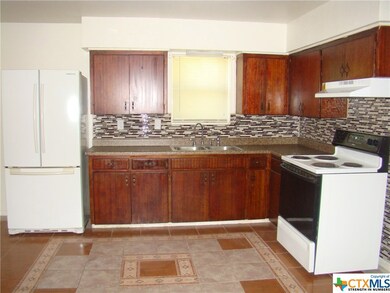 305 Oak St, Copperas Cove, TX 76522 - photo 6