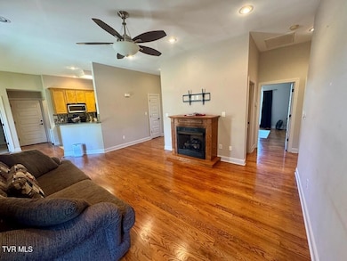 32482 Spring Crest Dr, Glade Spring, VA 24340 - photo 4