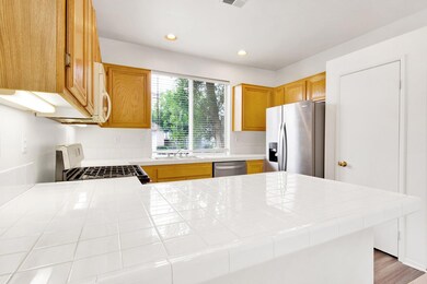 12-web-or-mls-20230913-01-2230villageway
