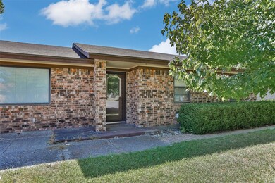 1114 Kent Dr, Gainesville, TX 76240 - photo 2