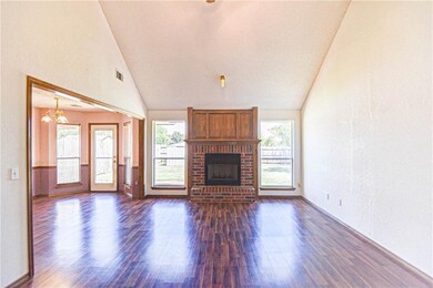 1237 NE 26th St, Moore, OK 73160 - photo 2