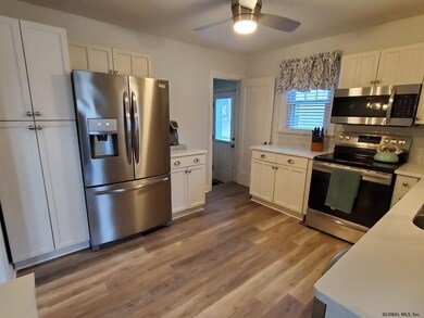 15 Miles Standish Rd, Schenectady, NY 12306 - photo 3