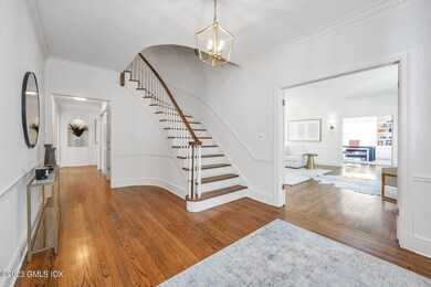 569 Round Hill Rd, Greenwich, CT 06831 - photo 2