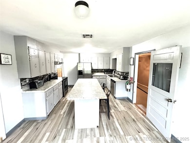 110 NW 3rd St, Checotah, OK 74426 - photo 2