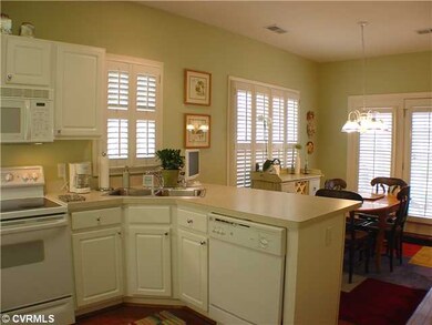 Kitchen - Kitchen and eating area