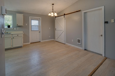 1522 SW 35th St, Redmond, OR 97756 - photo 3