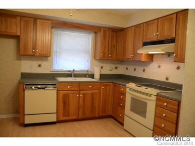 9 Holly Hill Ct, Asheville, NC 28806 - photo 7