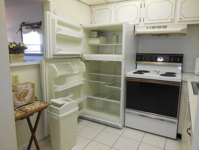 47 Windsor C, West Palm Beach, FL 33417 - photo 6