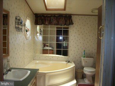 560 Cedar Tree Ln, Moorefield, WV 26836 - photo 4