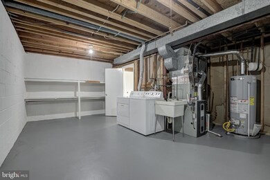 9512 Miranda Ct, Fairfax, VA 22031 - photo 5